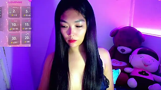 Snapshot of TR4NSCUTI3 chatting on 10.27.25 TR4NSCUTI3 online show from 10.27.25