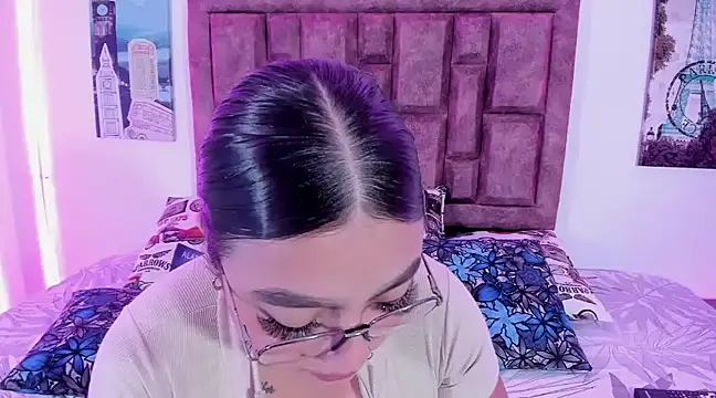 Snapshot of NaughtyAnaa chatting on 01.10.25 NaughtyAnaa online show from 01.10.25