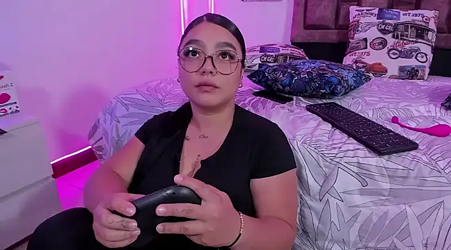 Snapshot of NaughtyAnaa chatting on 01.11.25 NaughtyAnaa online show from 01.11.25