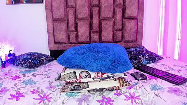 Snapshot of NaughtyAnaa chatting on 10.11.25 NaughtyAnaa online show from 10.11.25