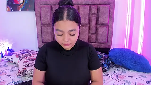 Snapshot of NaughtyAnaa chatting on 10.13.25 NaughtyAnaa online show from 10.13.25