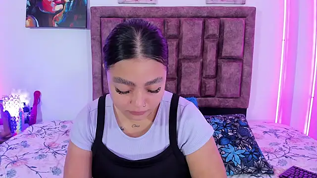 Snapshot of NaughtyAnaa chatting on 10.17.25 NaughtyAnaa online show from 10.17.25