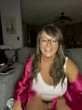 Snapshot of cowgirlc chatting on 02.05.25 cowgirlc online show from 02.05.25