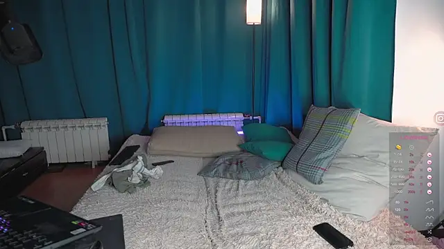 Snapshot of VIktorSecret chatting on 11.22.25 VIktorSecret online show from 11.22.25