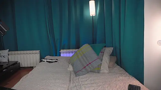 Snapshot of VIktorSecret chatting on 11.28.25 VIktorSecret online show from 11.28.25