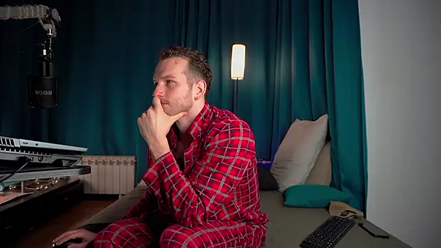 Snapshot of VIktorSecret chatting on 02.18.26 VIktorSecret online show from 02.18.26