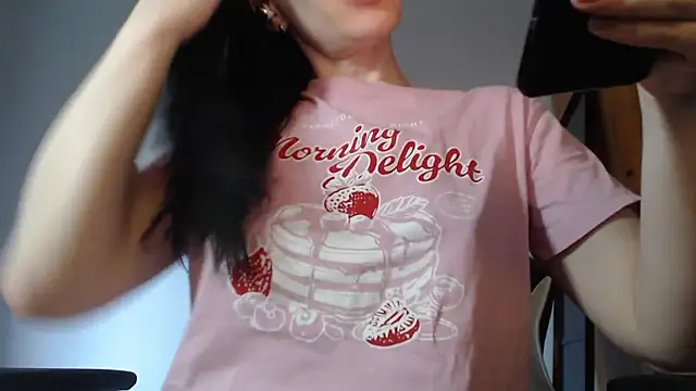 Snapshot of Lisakisss chatting on 06.16.26 Lisakisss online show from 06.16.26
