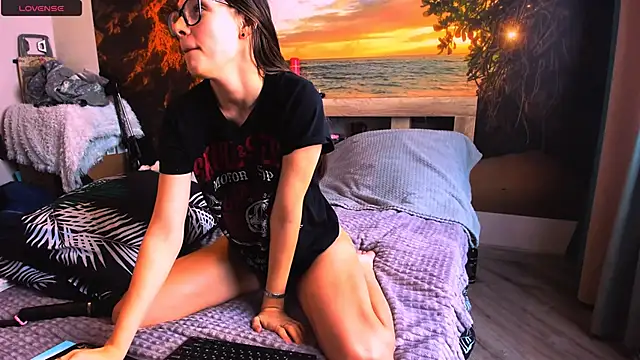 MollyLollipop online show from 02.05.25