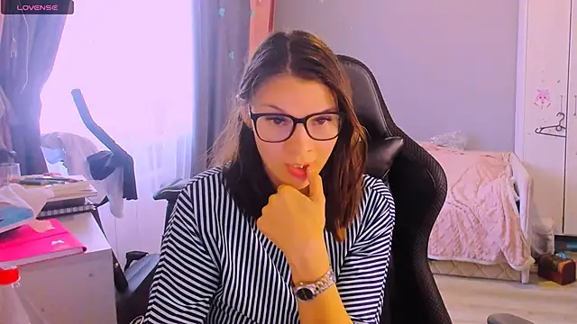 MollyLollipop online show from 05.07.26