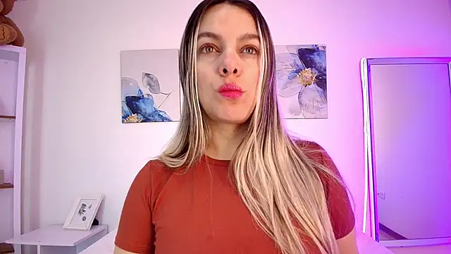 Snapshot of Isabella_Harley chatting on 06.11.26 Isabella Harley online show from 06.11.26