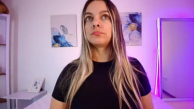 Snapshot of Isabella_Harley chatting on 06.19.26 Isabella Harley online show from 06.19.26