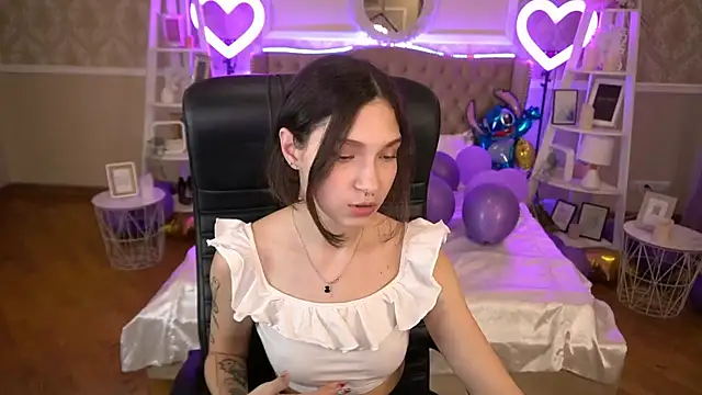 Snapshot of BabyFlowerr chatting on 01.27.25 BabyFlowerr online show from 01.27.25