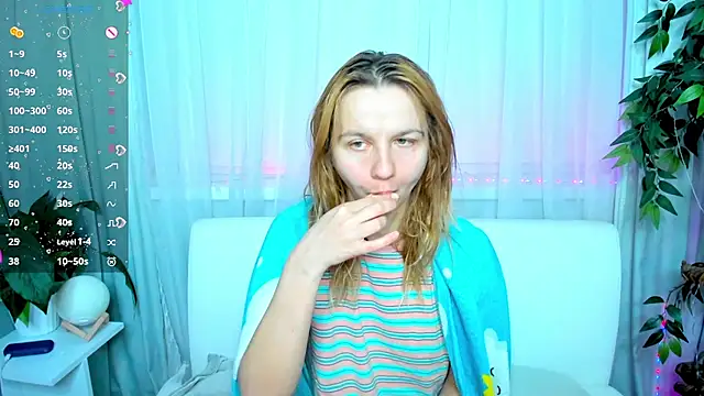 Snapshot of Bell_a_mi_ chatting on 03.10.25 Bell a mi online show from 03.10.25