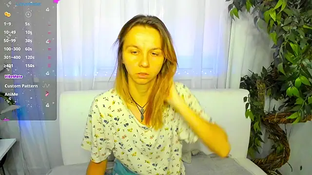 Snapshot of Bell_a_mi_ chatting on 09.17.25 Bell a mi online show from 09.17.25