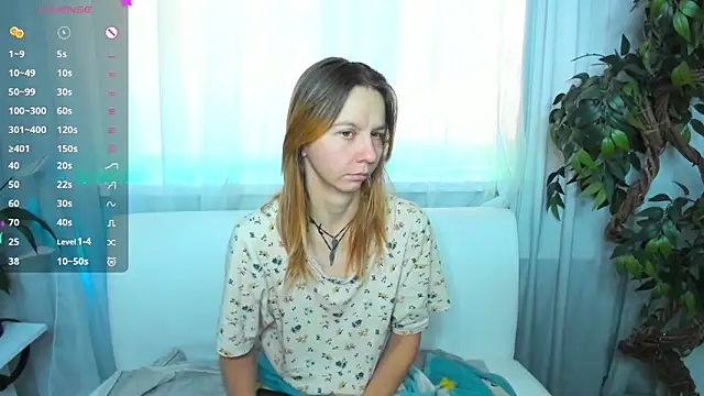 Snapshot of Bell_a_mi_ chatting on 10.04.25 Bell a mi online show from 10.04.25