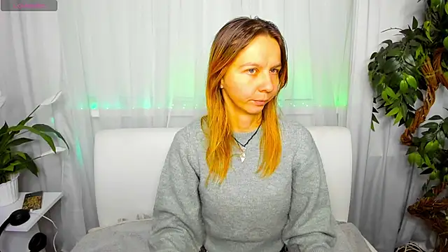 Snapshot of Bell_a_mi_ chatting on 10.11.25 Bell a mi online show from 10.11.25