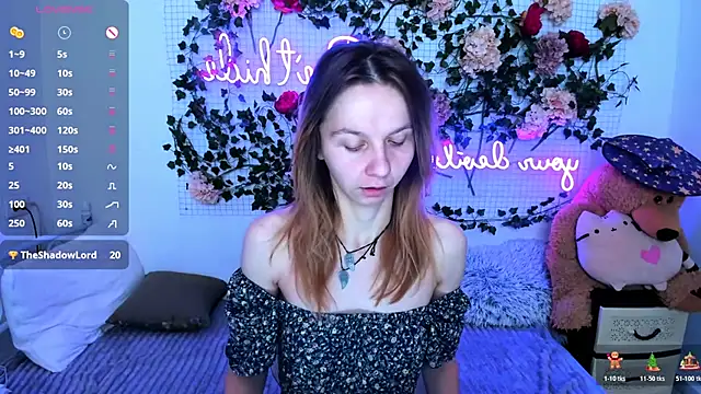 Snapshot of Bell_a_mi_ chatting on 12.04.25 Bell a mi online show from 12.04.25