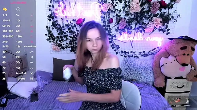 Snapshot of Bell_a_mi_ chatting on 12.14.25 Bell a mi online show from 12.14.25