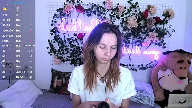 Snapshot of Bell_a_mi_ chatting on 12.17.25 Bell a mi online show from 12.17.25