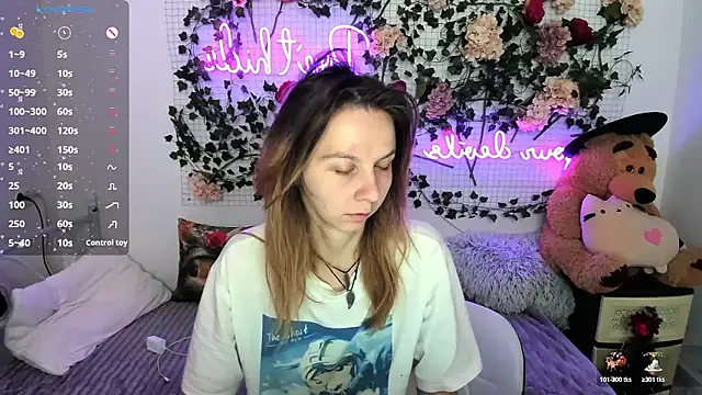 Snapshot of Bell_a_mi_ chatting on 12.22.25 Bell a mi online show from 12.22.25