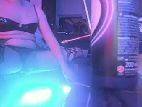 Snapshot of slankecrosdresser chatting on 12.11.24 slankecrosdresser online show from 12.11.24