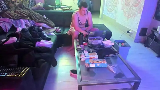 Snapshot of slankecrosdresser chatting on 02.16.25 slankecrosdresser online show from 02.16.25