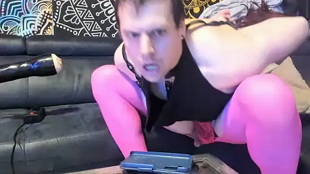 Snapshot of slankecrosdresser chatting on 11.03.25 slankecrosdresser online show from 11.03.25