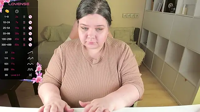 Snapshot of PlumPie chatting on 10.31.25 PlumPie online show from 10.31.25