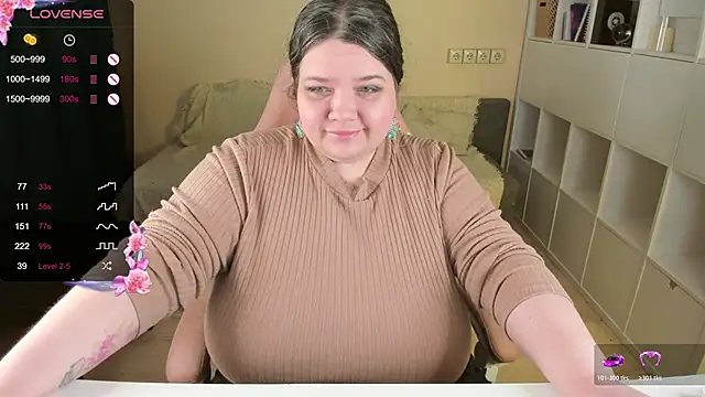 Snapshot of PlumPie chatting on 11.25.25 PlumPie online show from 11.25.25