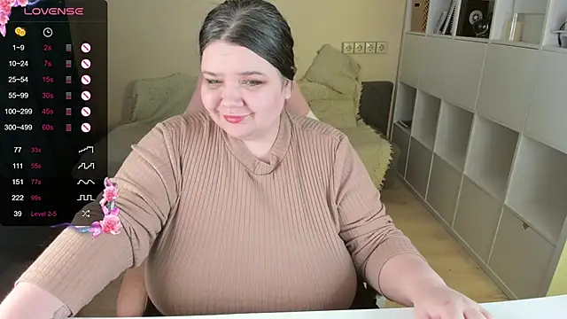 Snapshot of PlumPie chatting on 12.14.25 PlumPie online show from 12.14.25