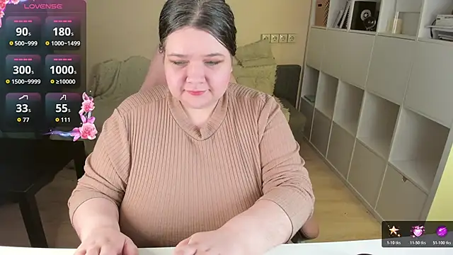 Snapshot of PlumPie chatting on 12.14.25 PlumPie online show from 12.14.25