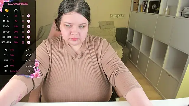 Snapshot of PlumPie chatting on 12.20.25 PlumPie online show from 12.20.25