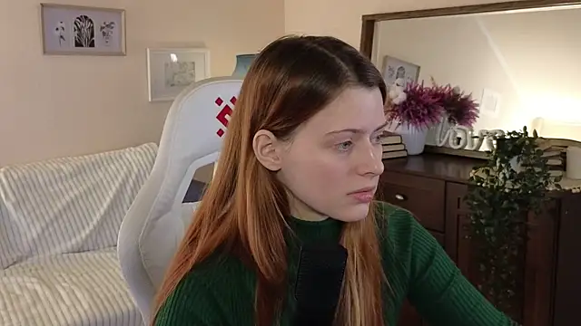 Snapshot of doll_lesli chatting on 12.11.24 doll lesli online show from 12.11.24
