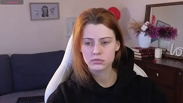 Snapshot of doll_lesli chatting on 02.25.25 doll lesli online show from 02.25.25