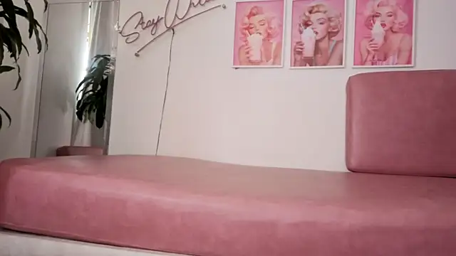 Adele LatinLady online show from 11.30.25