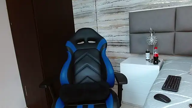 Snapshot of oliver__brown chatting on 12.13.24 oliver brown online show from 12.13.24