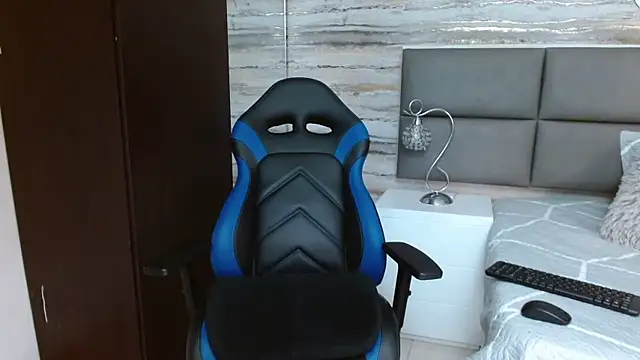 Snapshot of oliver__brown chatting on 12.31.24 oliver brown online show from 12.31.24