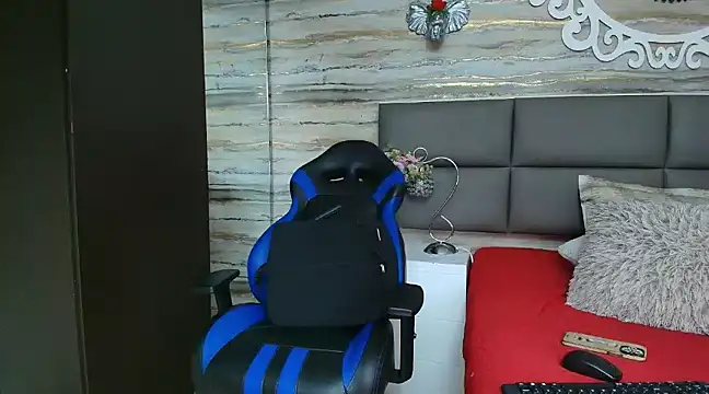 Snapshot of oliver__brown chatting on 03.11.25 oliver brown online show from 03.11.25