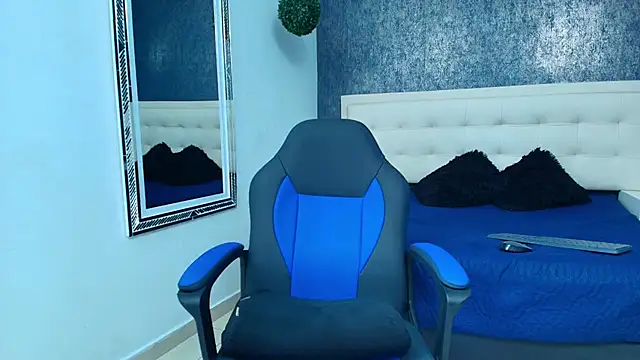 Snapshot of oliver__brown chatting on 09.20.25 oliver brown online show from 09.20.25