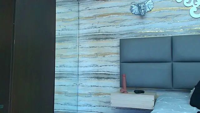 Snapshot of oliver__brown chatting on 12.21.25 oliver brown online show from 12.21.25