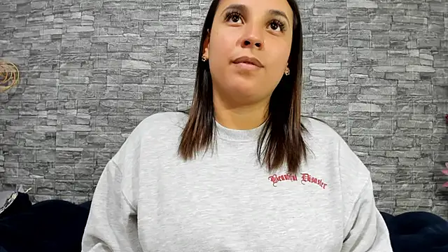 Snapshot of LizzRouse chatting on 02.03.25 LizzRouse online show from 02.03.25