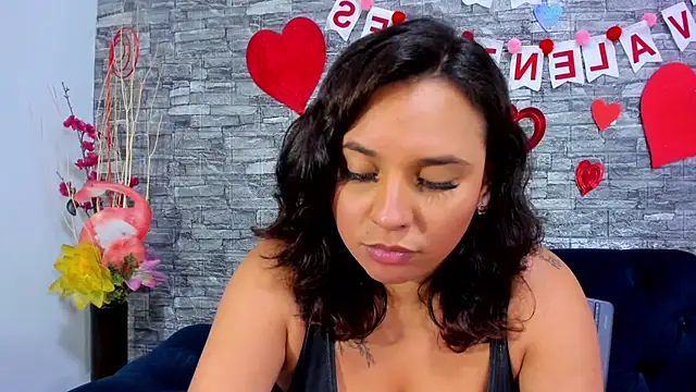 Snapshot of LizzRouse chatting on 02.11.25 LizzRouse online show from 02.11.25