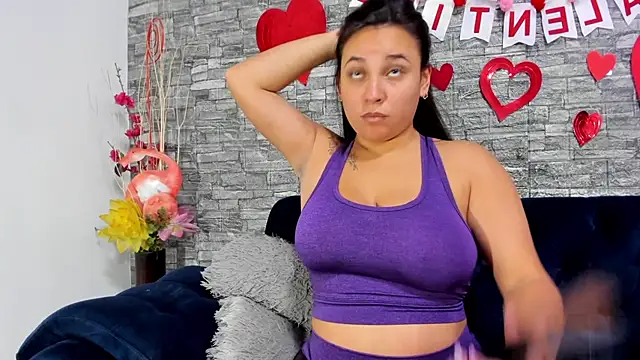 Snapshot of LizzRouse chatting on 02.11.25 LizzRouse online show from 02.11.25