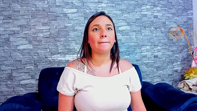 Snapshot of LizzRouse chatting on 02.22.25 LizzRouse online show from 02.22.25