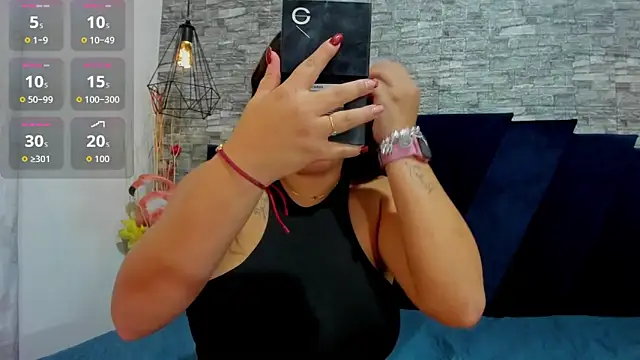 Snapshot of LizzRouse chatting on 09.15.25 LizzRouse online show from 09.15.25