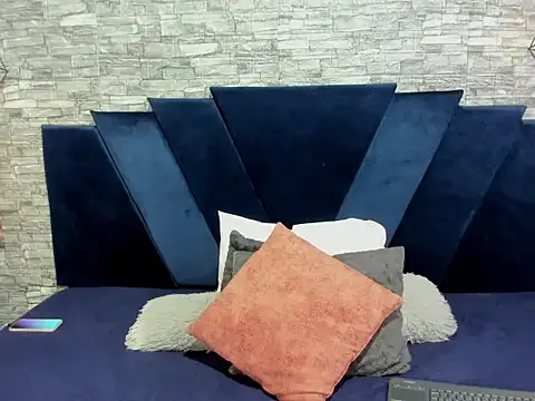 Snapshot of LizzRouse chatting on 09.27.25 LizzRouse online show from 09.27.25