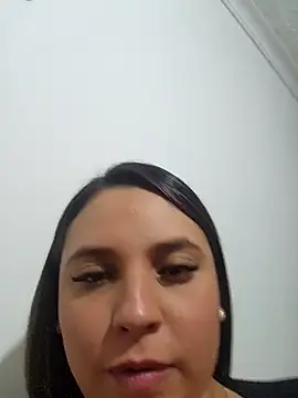 Snapshot of LizzRouse chatting on 10.02.25 LizzRouse online show from 10.02.25