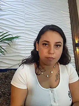 Snapshot of LizzRouse chatting on 10.03.25 LizzRouse online show from 10.03.25