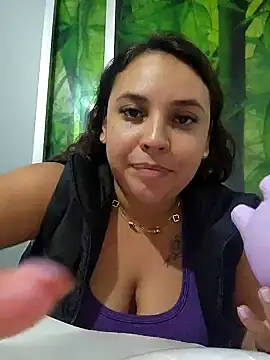 Snapshot of LizzRouse chatting on 10.08.25 LizzRouse online show from 10.08.25