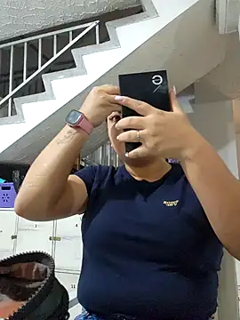 Snapshot of LizzRouse chatting on 10.18.25 LizzRouse online show from 10.18.25